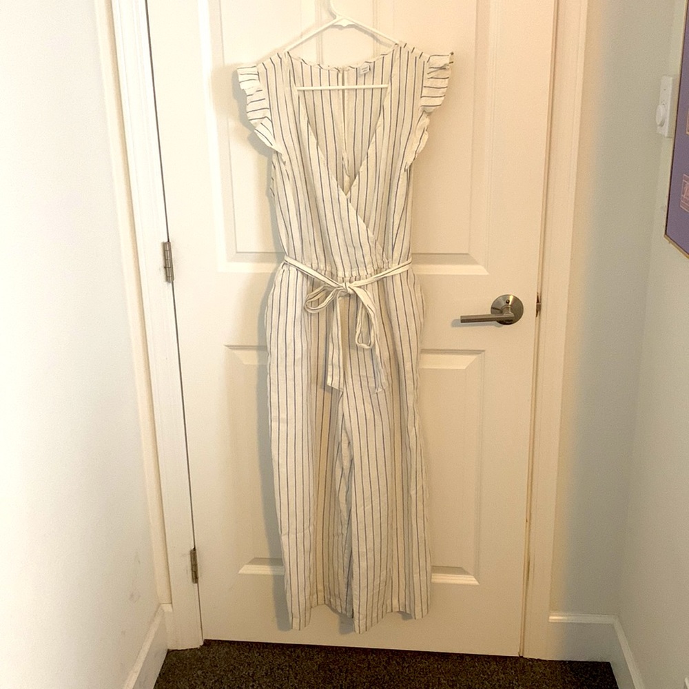 Old Navy Women’s Medium Blue and White Pinstripe Flutter Sleeve Jumpsuit